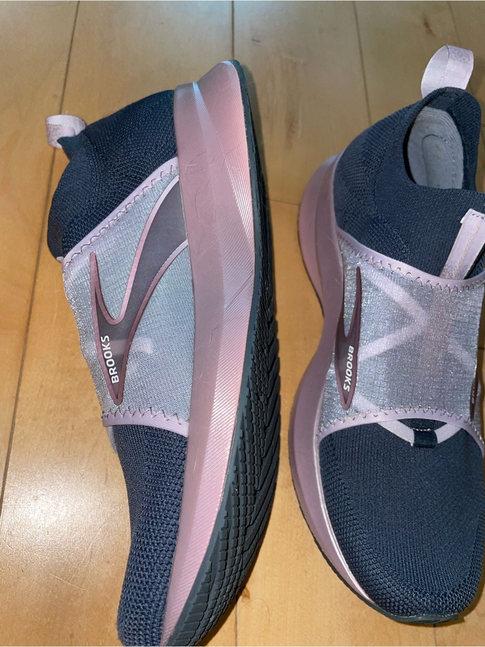 Brooks Slip-On Running Sneakers in Navy and Light Pink: Levitate 4LE